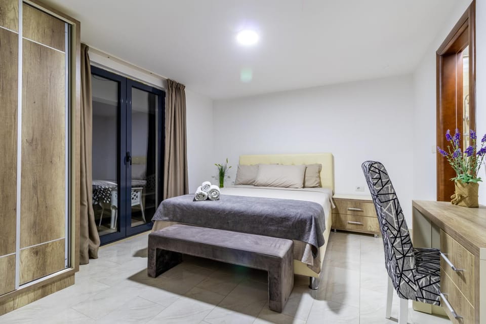 Bed, Living room, Bedroom, wardrobe