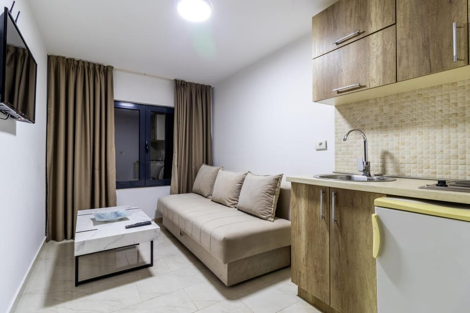Kitchen or kitchenette, Living room, Seating area, stove