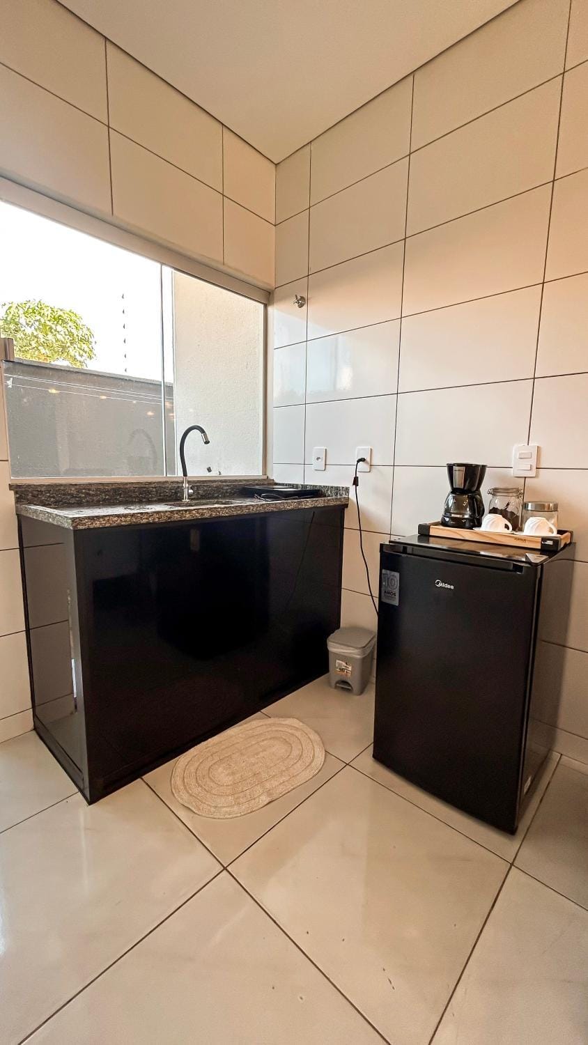 minibar, kitchen