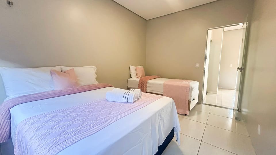 Bedroom, towels