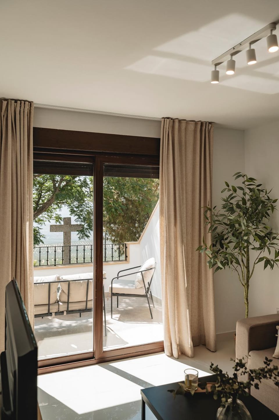 View (from property/room), Balcony/Terrace, Garden view