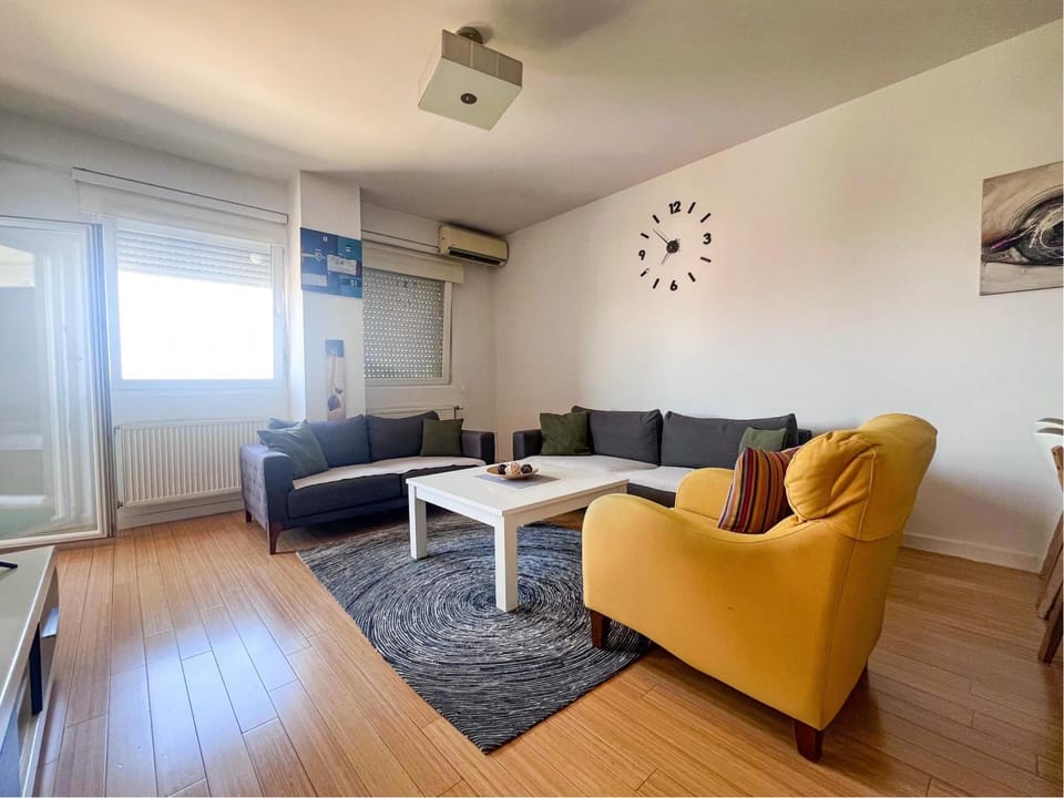 Living room, Seating area, air conditioner