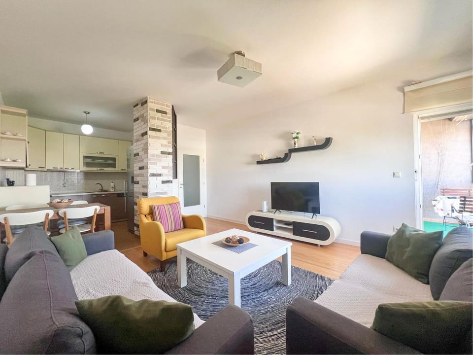 TV and multimedia, Kitchen or kitchenette, Living room, Dining area
