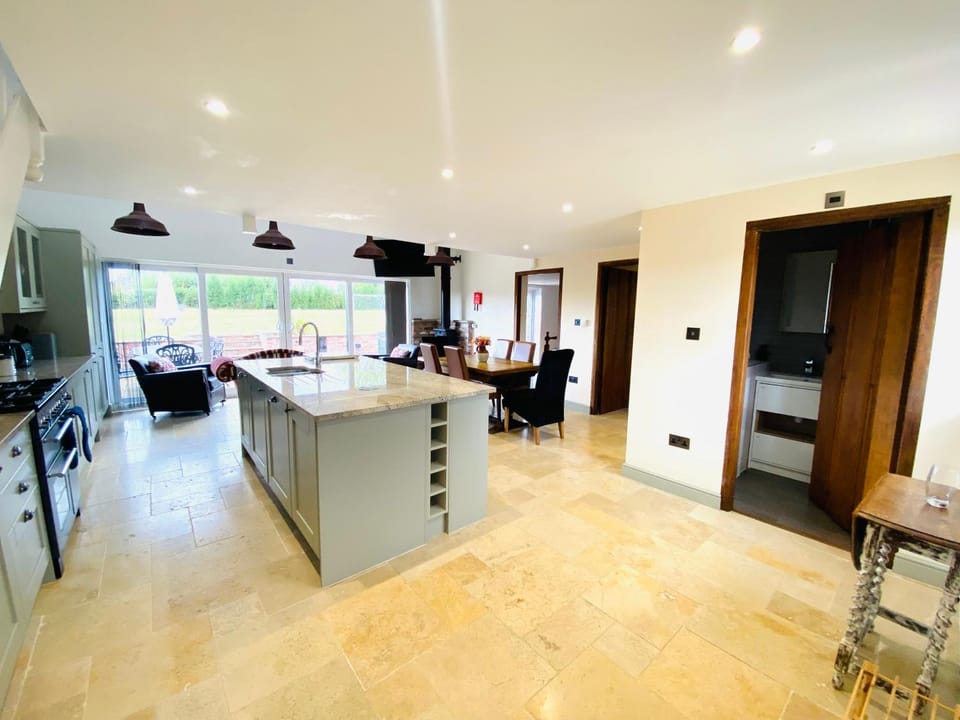 TV and multimedia, Kitchen or kitchenette, Seating area, Dining area