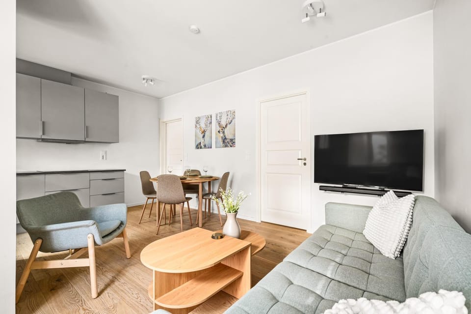 Communal lounge/ TV room, TV and multimedia, Living room