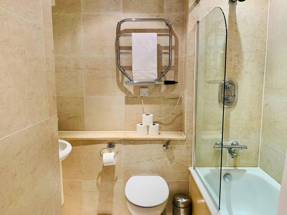 Bathroom, towels
