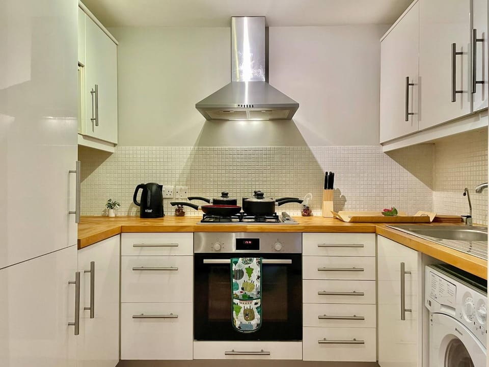 Kitchen or kitchenette, Dining area, kitchen
