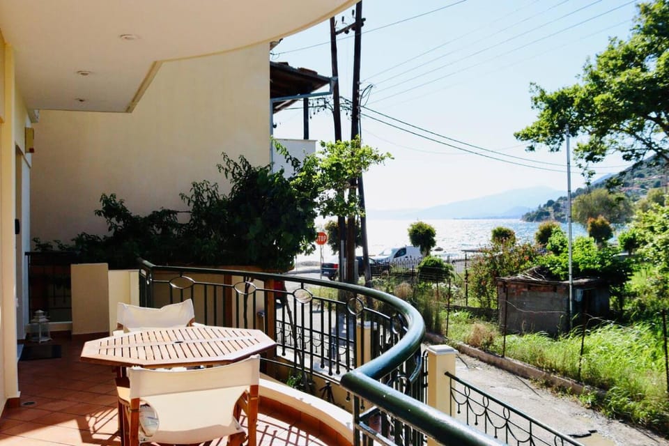 Trizonia View Beach House - Glyfada Village by MPS Apartment in Peloponnese, Western Greece and the Ionian