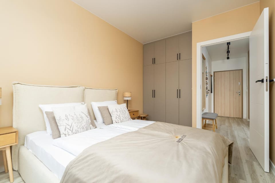 Bedroom, wardrobe