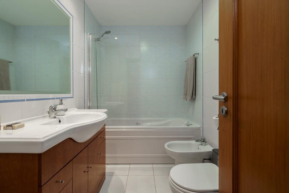 1 Bedroom apt with pool access Apartment in Olhos de Água
