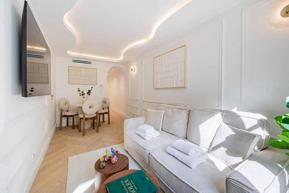 7#Newsuite#4 people#Saint Germain#Notre-Dame Apartment in Paris