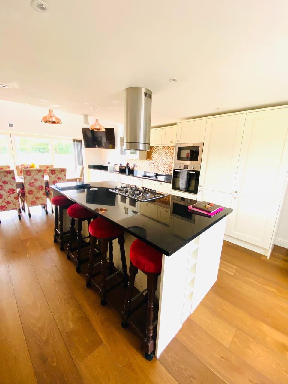 Kitchen or kitchenette, Dining area, oven, stove
