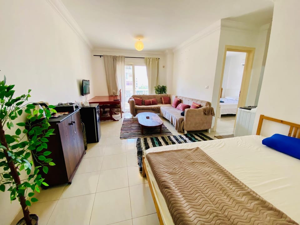 Communal lounge/ TV room, Bed, TV and multimedia, Living room, Photo of the whole room, Seating area, Evening entertainment, Bedroom, hair dresser