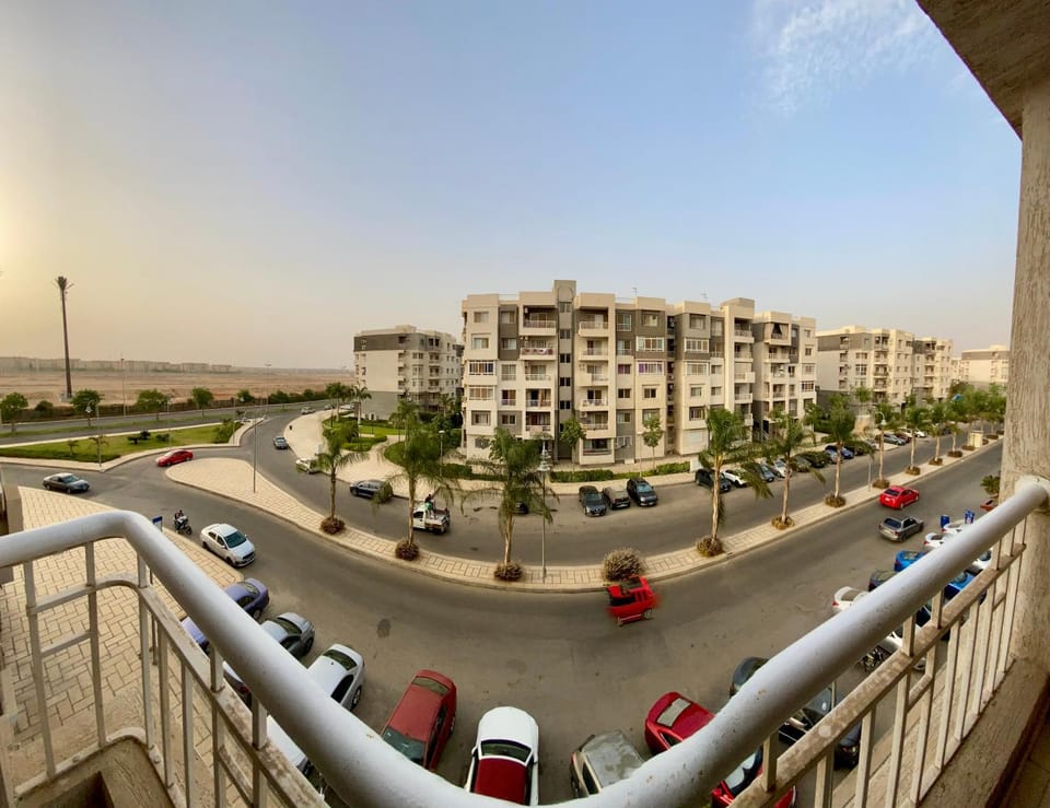 Property building, Day, Neighbourhood, View (from property/room), Balcony/Terrace, City view, Street view, Location, Parking