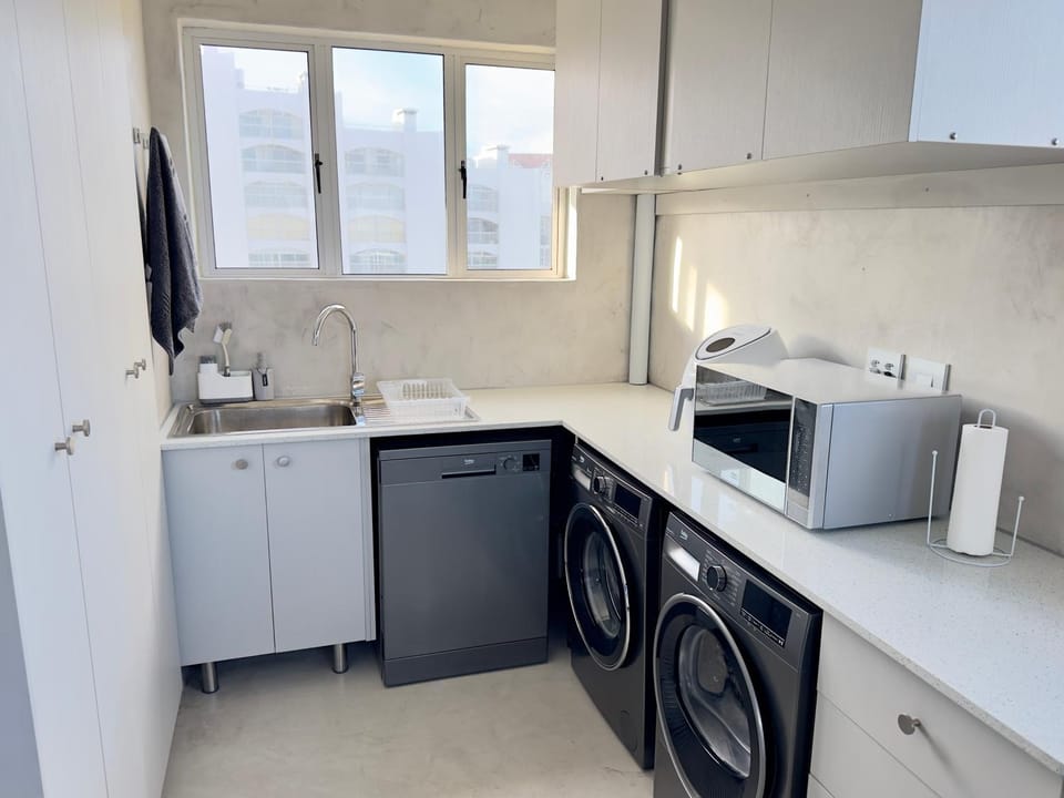 Kitchen or kitchenette, washing machine, dryer