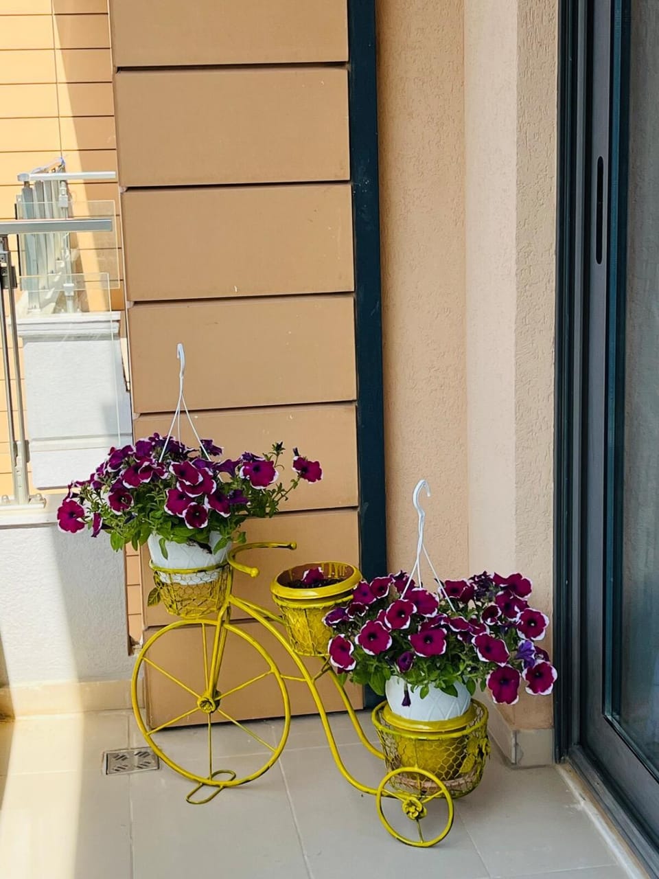 Sunny Apartment 2BR Steps from the Sea by PikHost Apartment in Vlorë