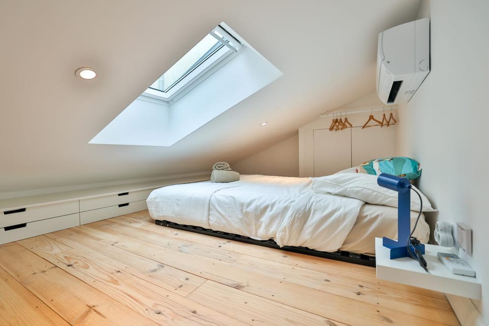 Bed, Bedroom, storage, towels, air conditioner