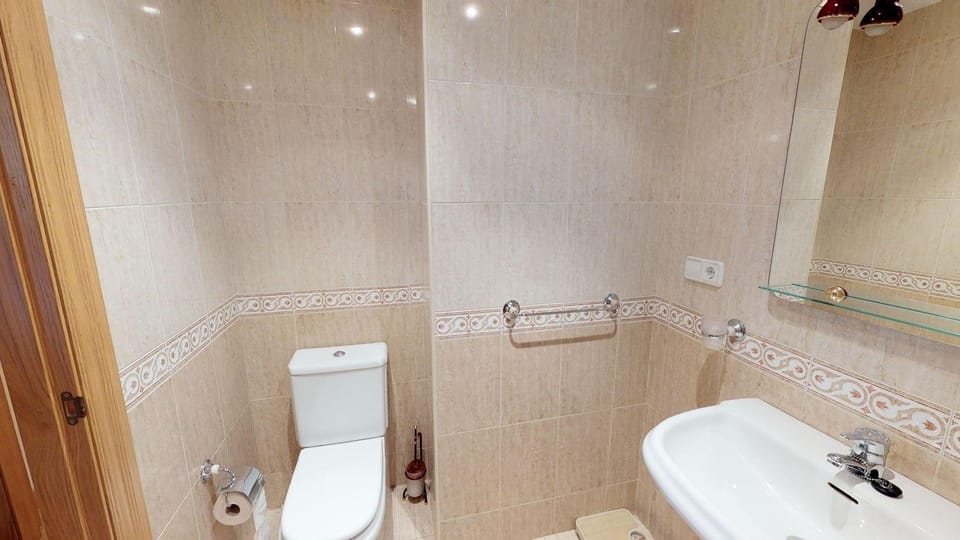 Sleeping Inn -- Guest House -- License VUT 786 -- Two bedrooms with one private bathroom -- No kitchen Apartment in Gijón