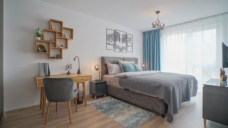 Bed, TV and multimedia, Bedroom