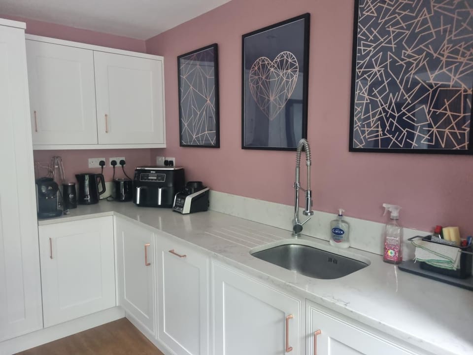 Fab 2 double bed detached house House in Huntingdonshire District