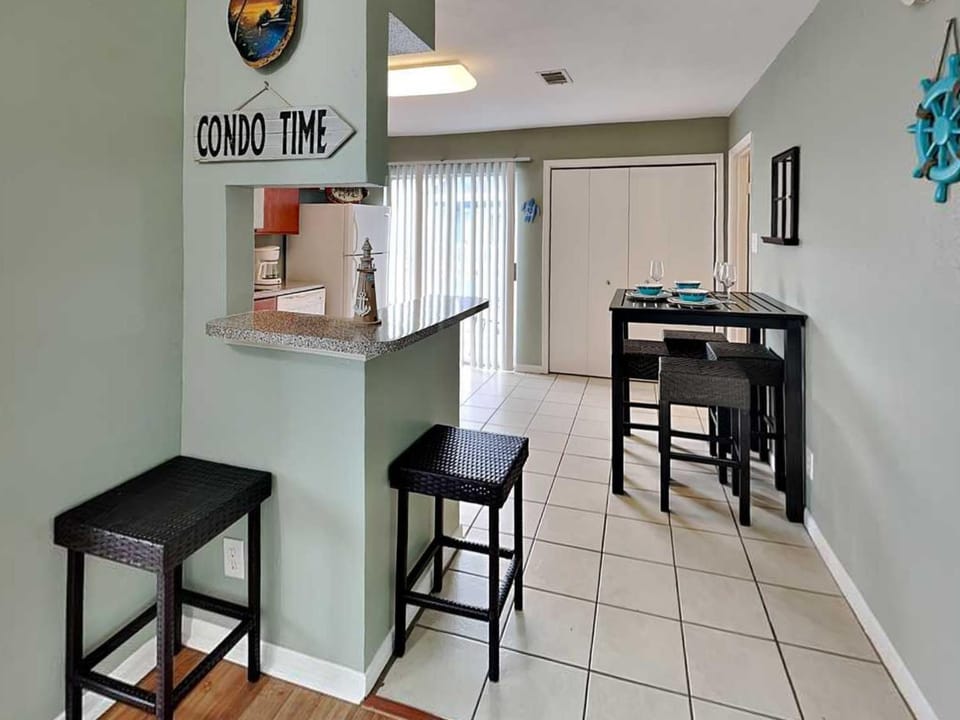 Kitchen or kitchenette, Seating area, Dining area, furniture