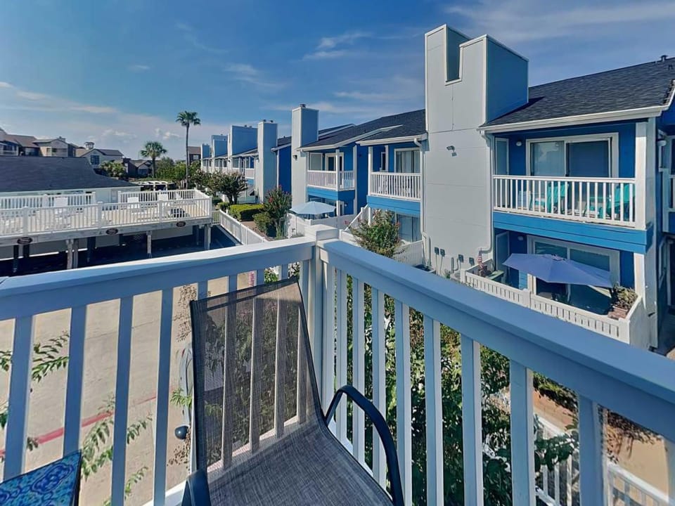 Palms at Cove View 302 - Sea Turtle Apartment in Galveston Island