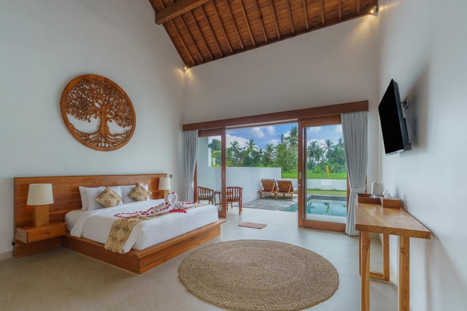 Patio, Garden, View (from property/room), Food and drinks, Bedroom, Mountain view, Pool view, Swimming pool, bidet, furniture, room service, towels, laundry, air conditioner