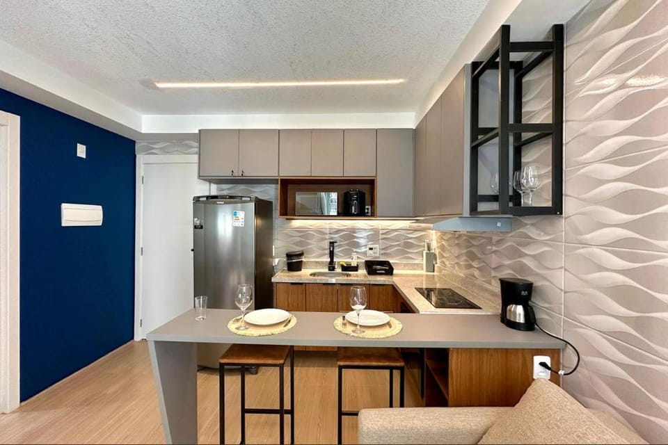 Studio com Varanda, para 4 pessoas, Cozinha Completa, Enxoval, Wi-fi, Piscina , Sauna e Rooftop, Centro próximo a VLT e 20min de Copacabana Apartment in Rio de Janeiro