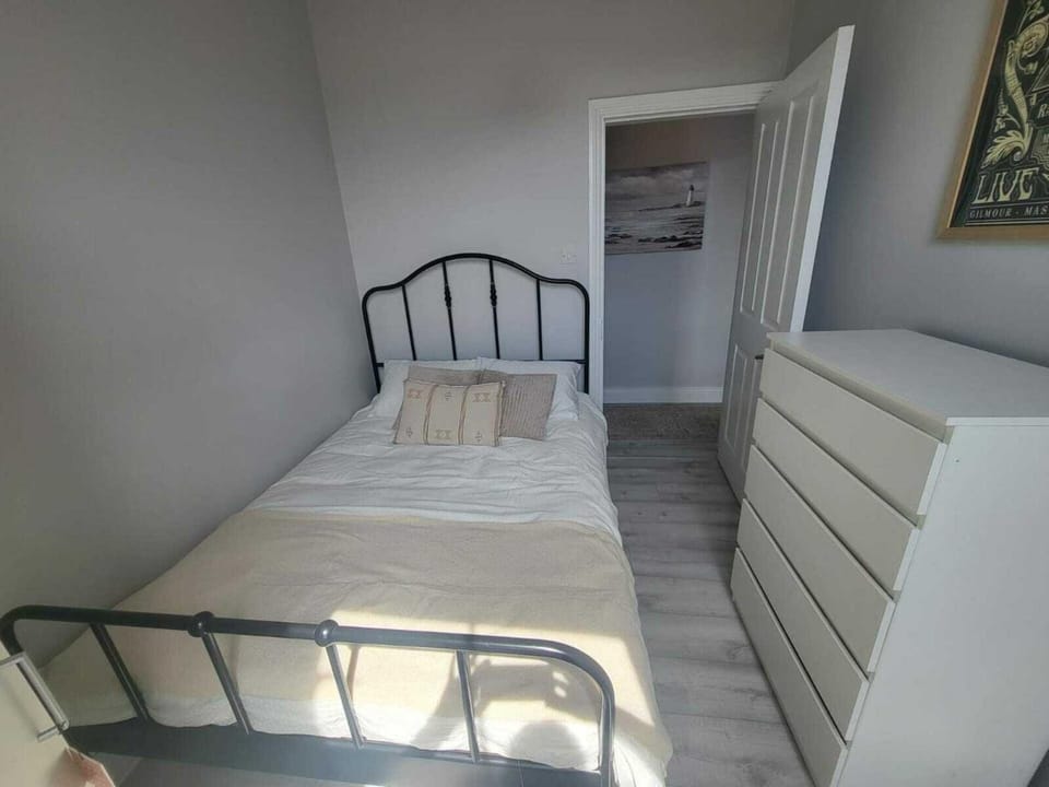 Top Location - Newly Refurbed 2BD Sleeps 6 W Loft Apartment in Cork City