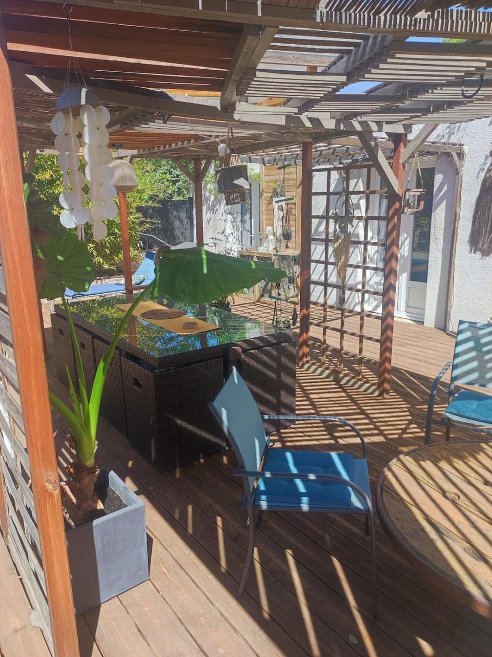Patio, Day, Balcony/Terrace, Dining area