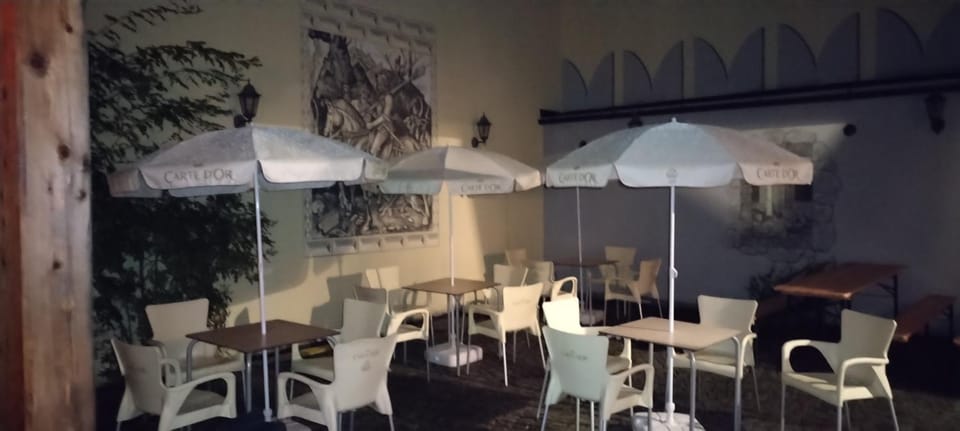 Restaurant/places to eat, Garden, Banquet/Function facilities