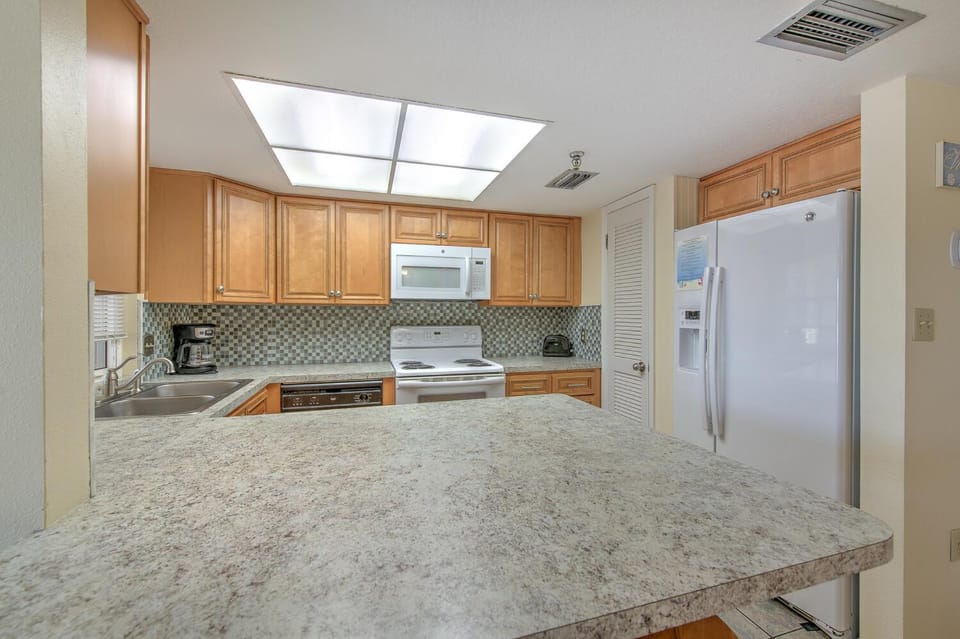 Day, Kitchen or kitchenette, furniture, microwave, oven, stove, kitchen