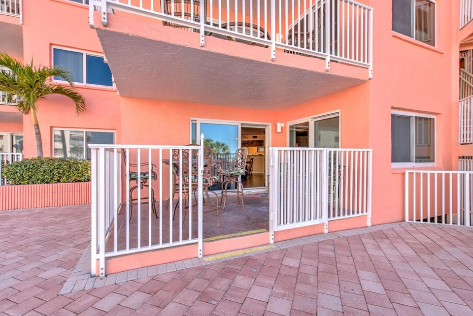 Beach Cottage I 111 Apartment in Redington Shores