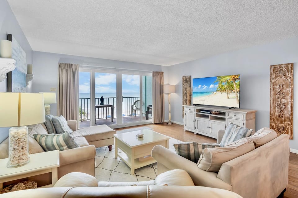 View (from property/room), Balcony/Terrace, Living room, Seating area, Sea view, furniture
