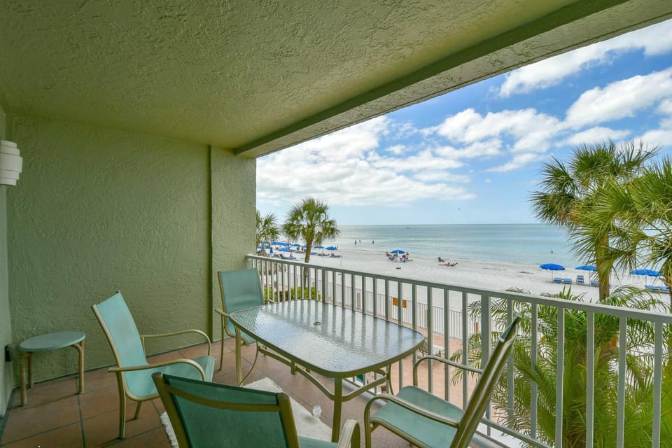 Day, Balcony/Terrace, Seating area, Beach, Sea view, furniture