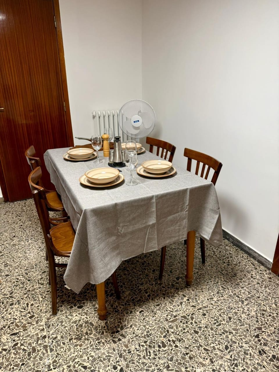 Seating area, Dining area