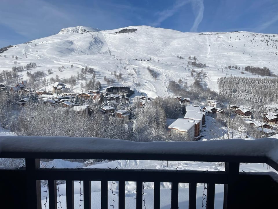 View (from property/room), Balcony/Terrace, Mountain view