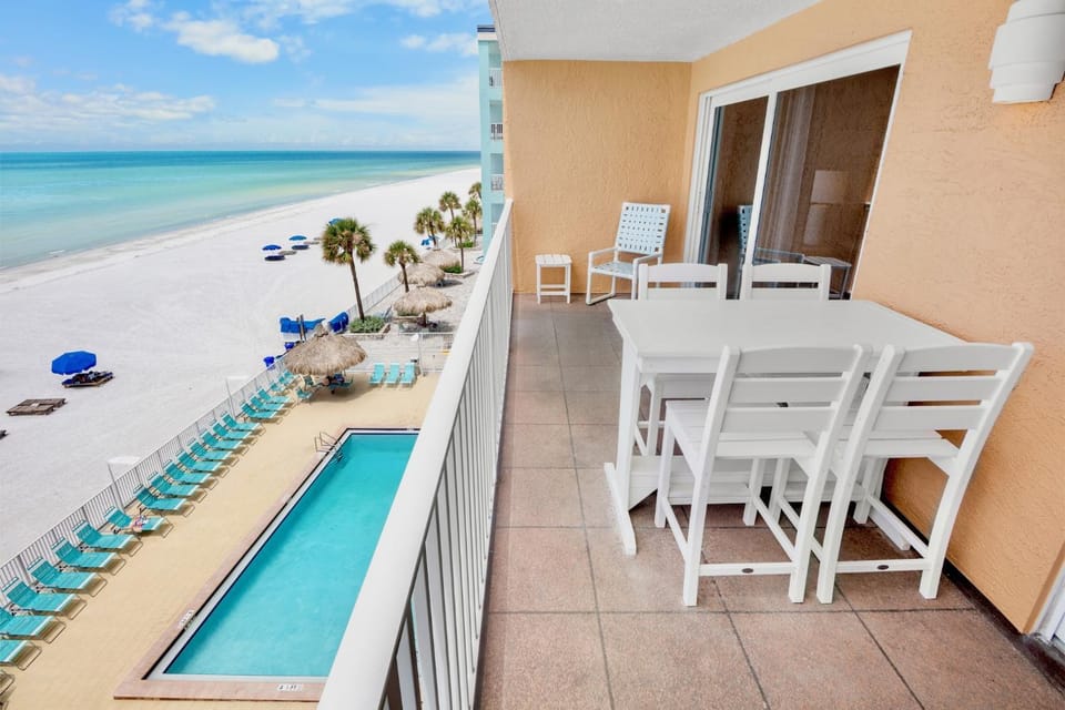 Day, Balcony/Terrace, Beach, Pool view, Sea view, Swimming pool