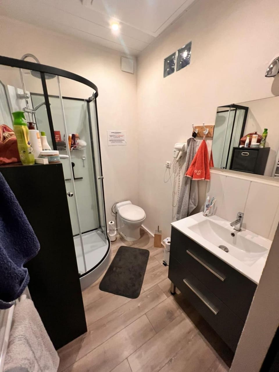 Bathroom, towels