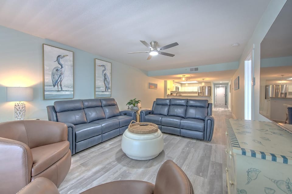 Living room, Seating area, furniture