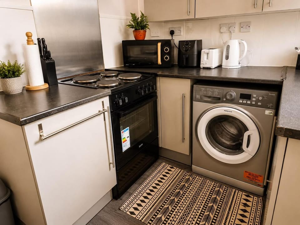 Coffee/tea facilities, Kitchen or kitchenette, oven, pet friendly, stove, toaster, washing machine, dryer