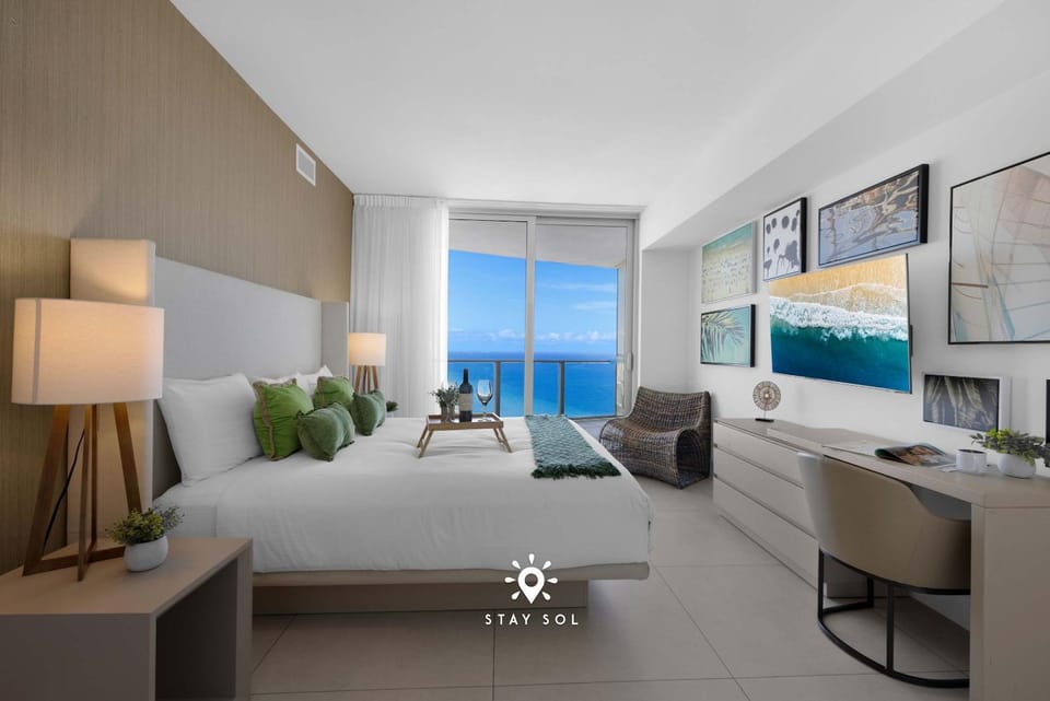 Stunning 1BR Apt With Ocean View Balcony Apartment in Hollywood Beach