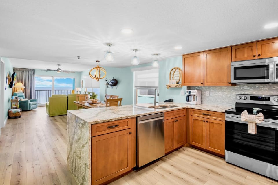 Day, View (from property/room), Kitchen or kitchenette, Living room, Seating area, Dining area, Sea view, furniture, microwave, oven, stove, air conditioner