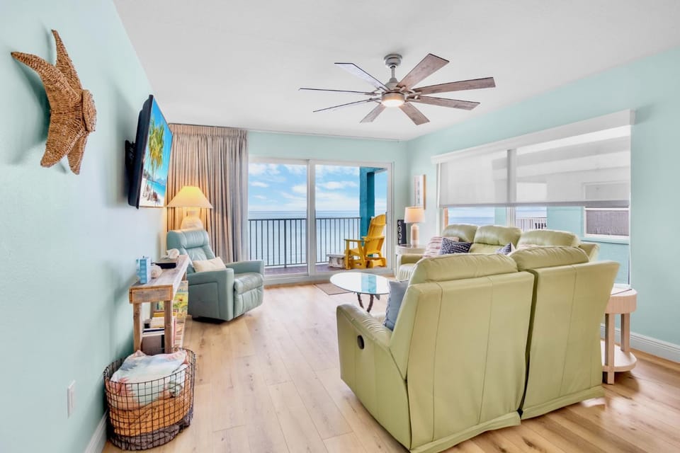 Day, TV and multimedia, View (from property/room), Balcony/Terrace, Living room, Seating area, Sea view, furniture