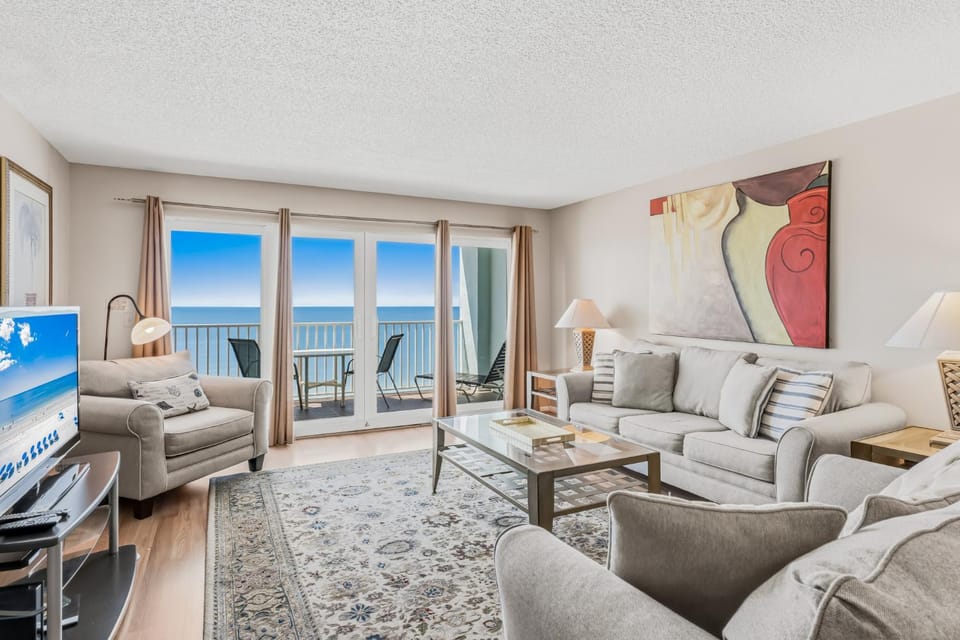 TV and multimedia, View (from property/room), Balcony/Terrace, Living room, Seating area, Sea view, furniture
