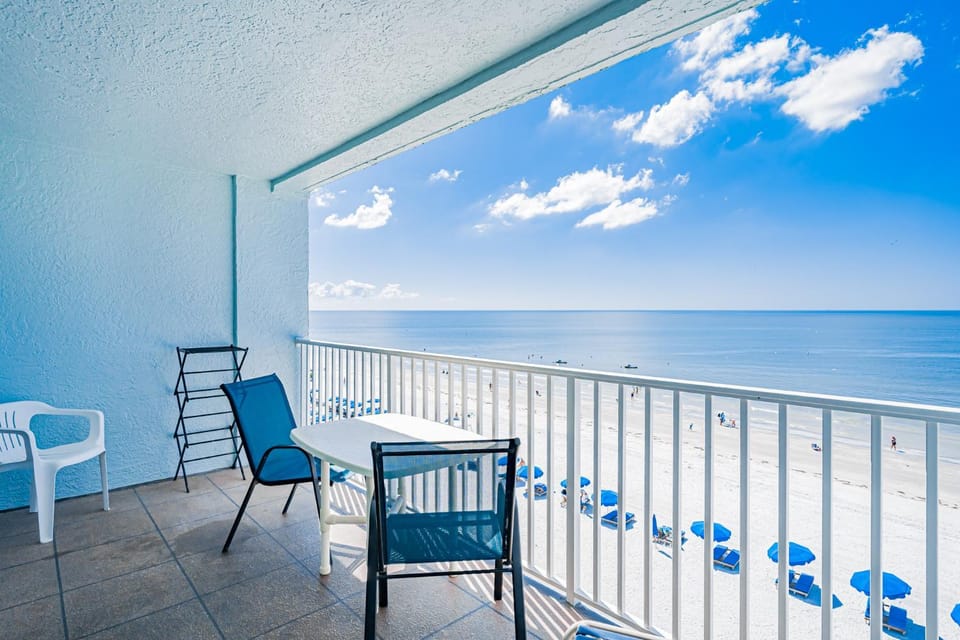 Day, Balcony/Terrace, Seating area, Beach, Sea view