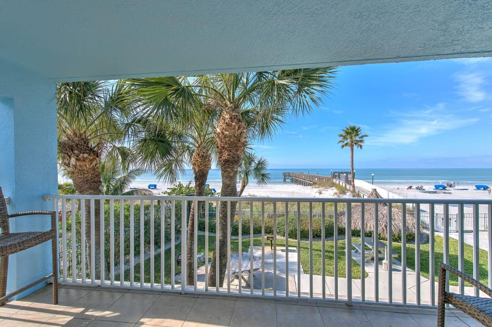 Sand Dollar 102 Apartment in Redington Shores
