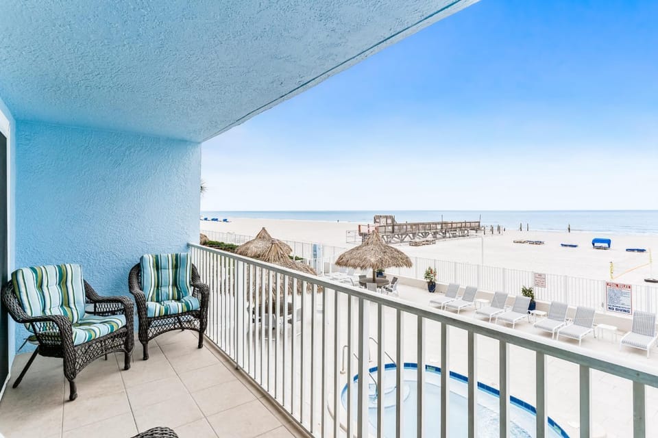 Day, Balcony/Terrace, Seating area, Beach, Sea view, Swimming pool