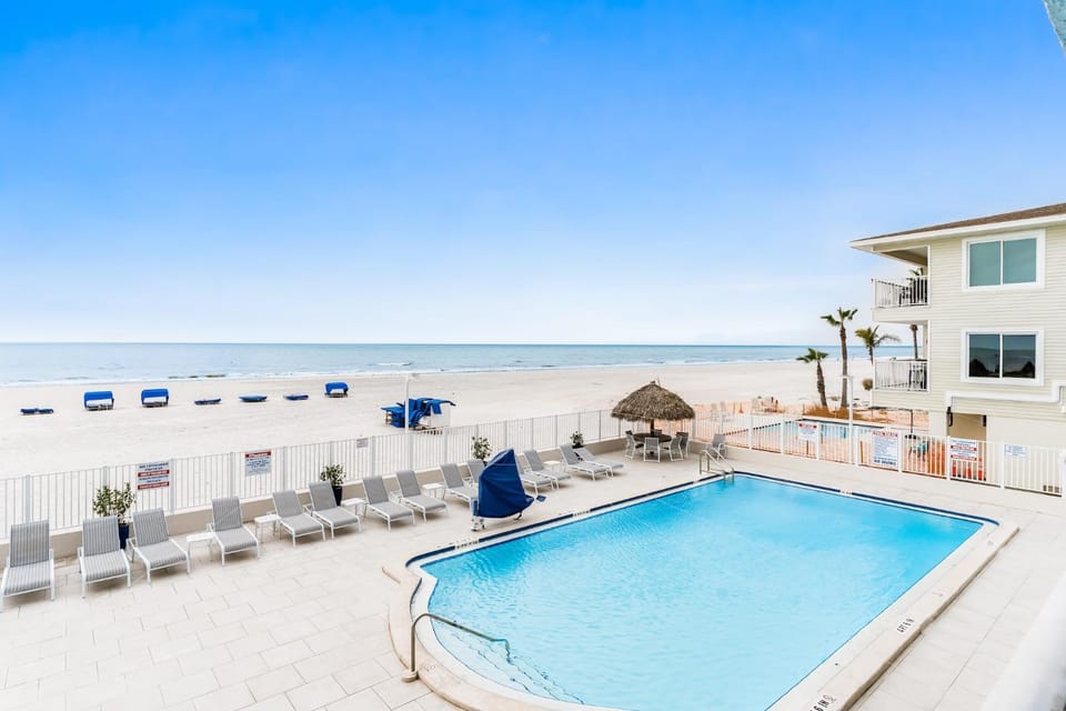 Property building, Day, Summer, Beach, Swimming pool
