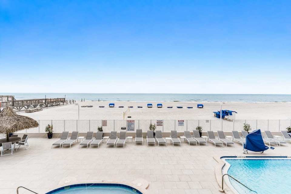 Day, Summer, Seating area, Beach, Swimming pool